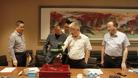 热新闻丨会长汪林朋与武威市长周伟一行在Z6尊龙旗舰厅官网入口之家集团总部举行谈判